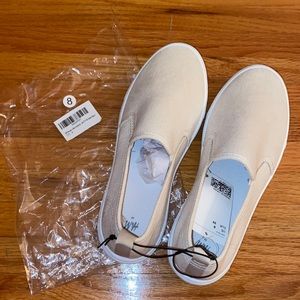 Canvus slip on H&M SHOE SIZE 8 EUR 39